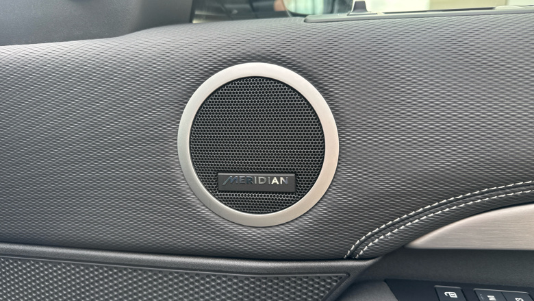 Land Rover Discovery 3.0 D300 Dynamic SE 5dr Auto Diesel Station Wagon